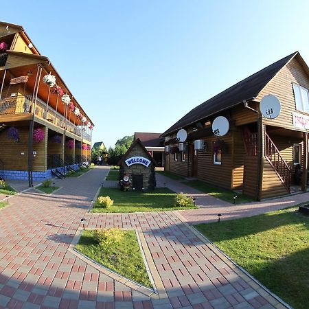 Hotel-Complex Mizh Triokh Ozer سفيتياز المظهر الخارجي الصورة